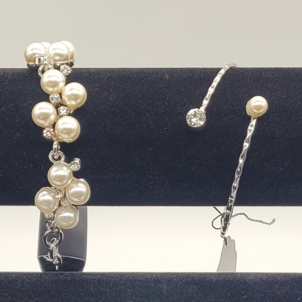 Paparazzi Jewelry Collection 2 Bracelets ("Diamonds and Pearls")​​​